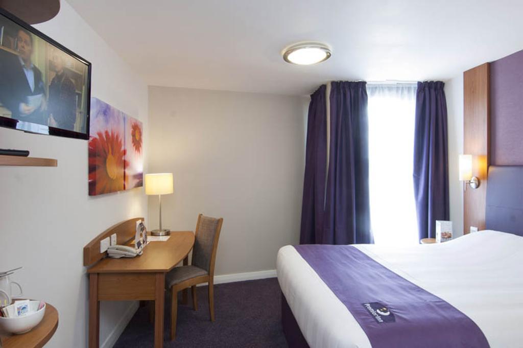 Premier Inn Edinburgh Central Номер фото