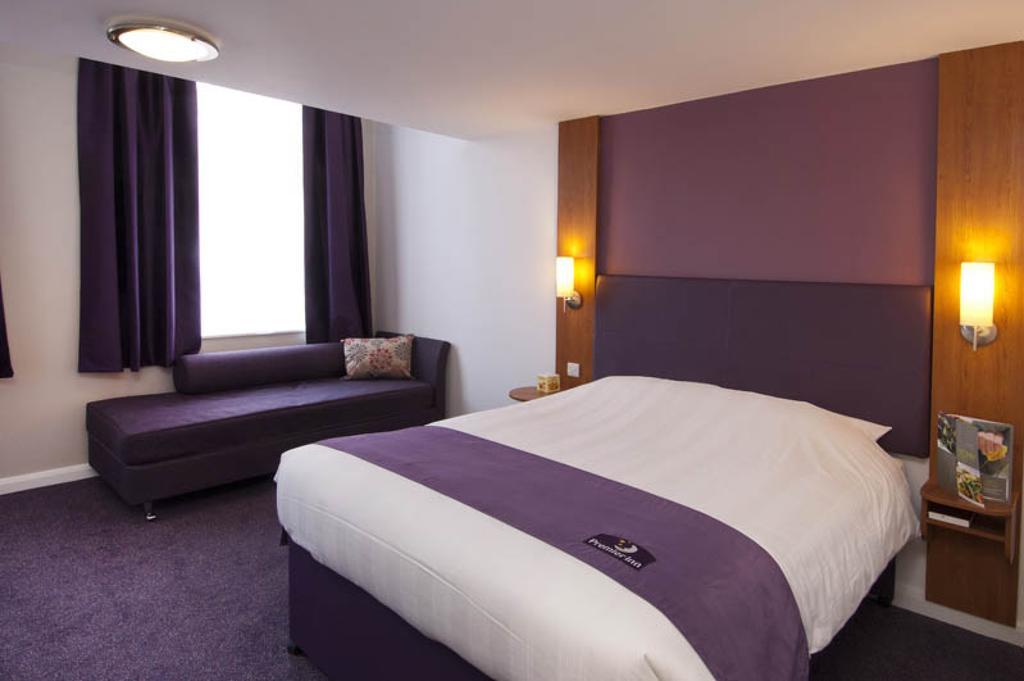 Premier Inn Edinburgh Central Номер фото