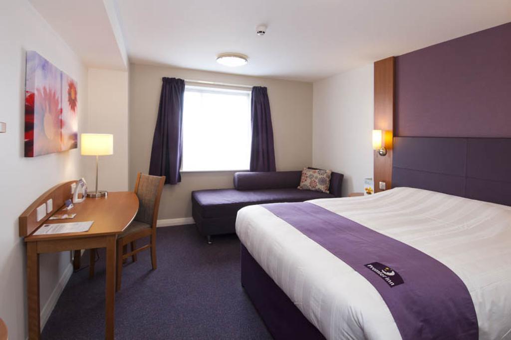 Premier Inn Edinburgh Central Номер фото