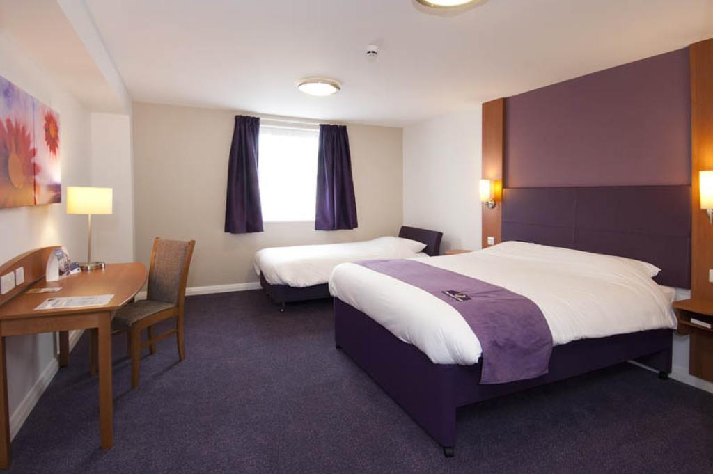 Premier Inn Edinburgh Central Номер фото