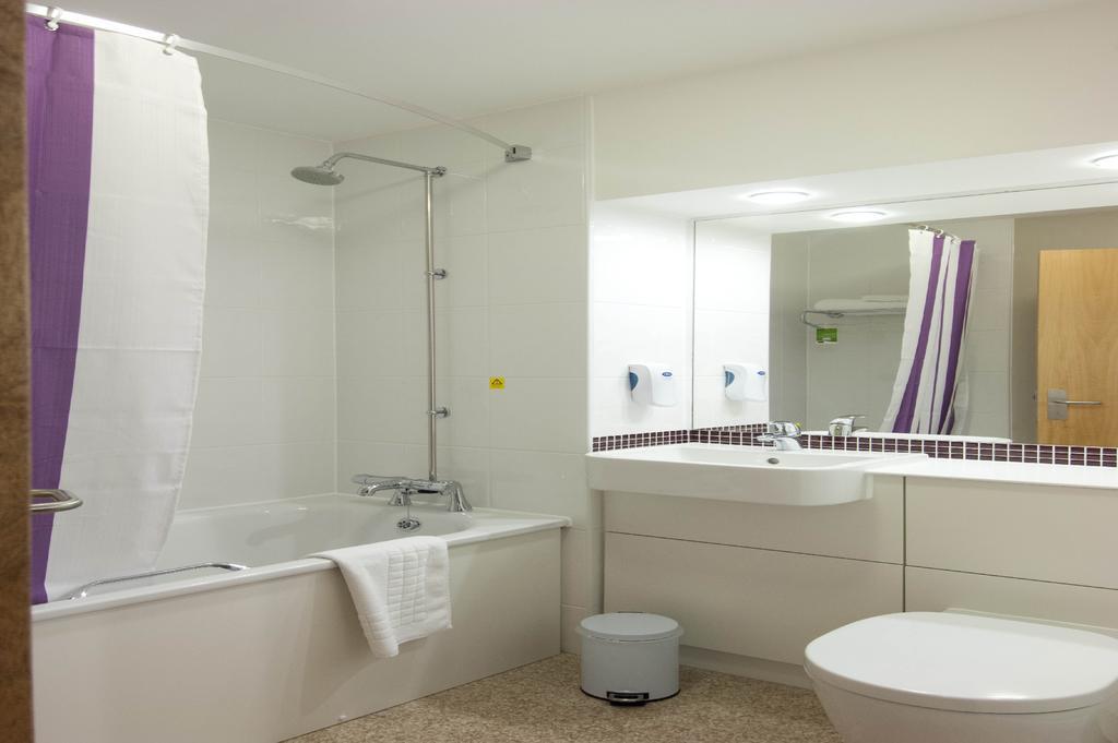 Premier Inn Edinburgh Central Номер фото